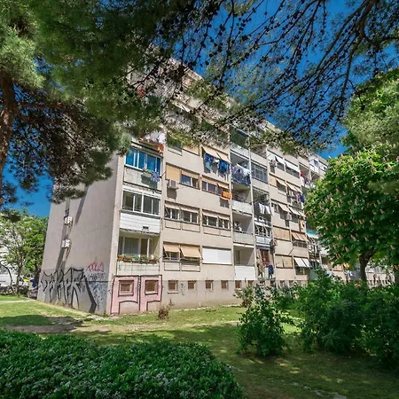 Nikola Apartment *
